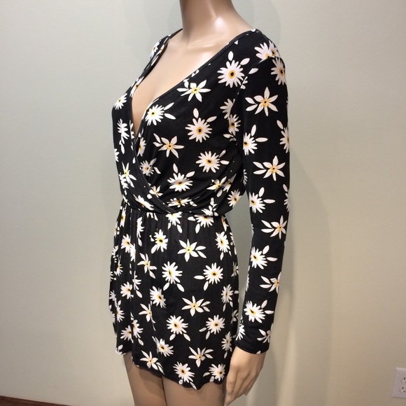 Boohoo Floral Romper LAST CHANCE - Picture 4 of 6